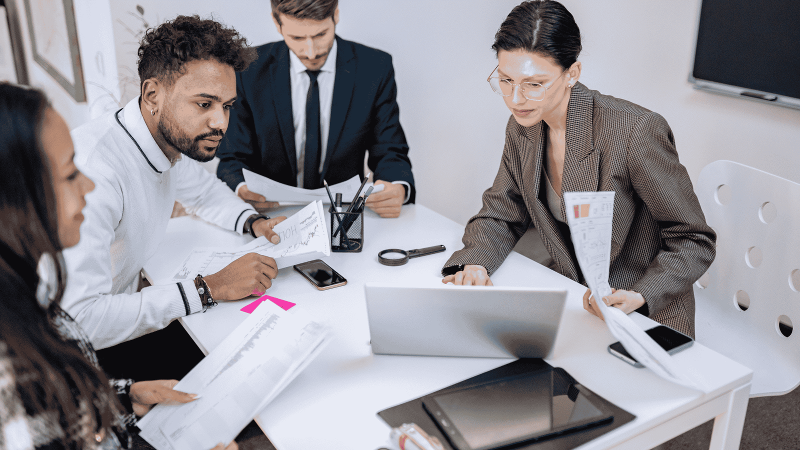 A working group on Travel and Expense management at a Mid-Sized Enterprise, supported by SD Global Consulting experts.